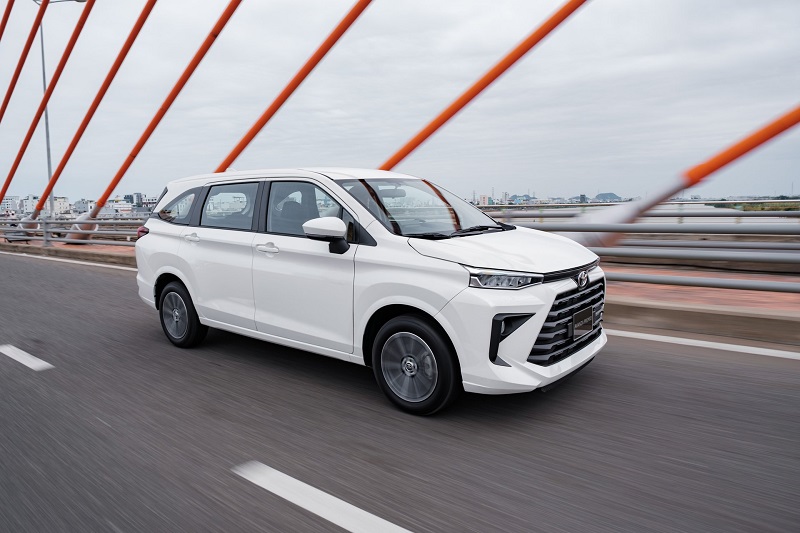 Thay Kính Chắn Gió Xe Toyota Avanza