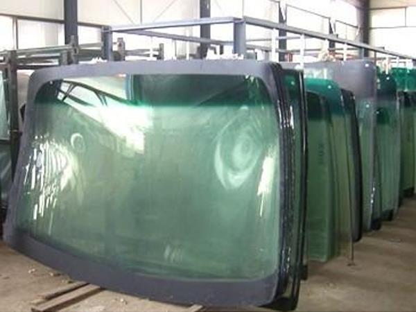 Vì sao kính chắn gió dễ nứt khi thay đổi nhiệt độ