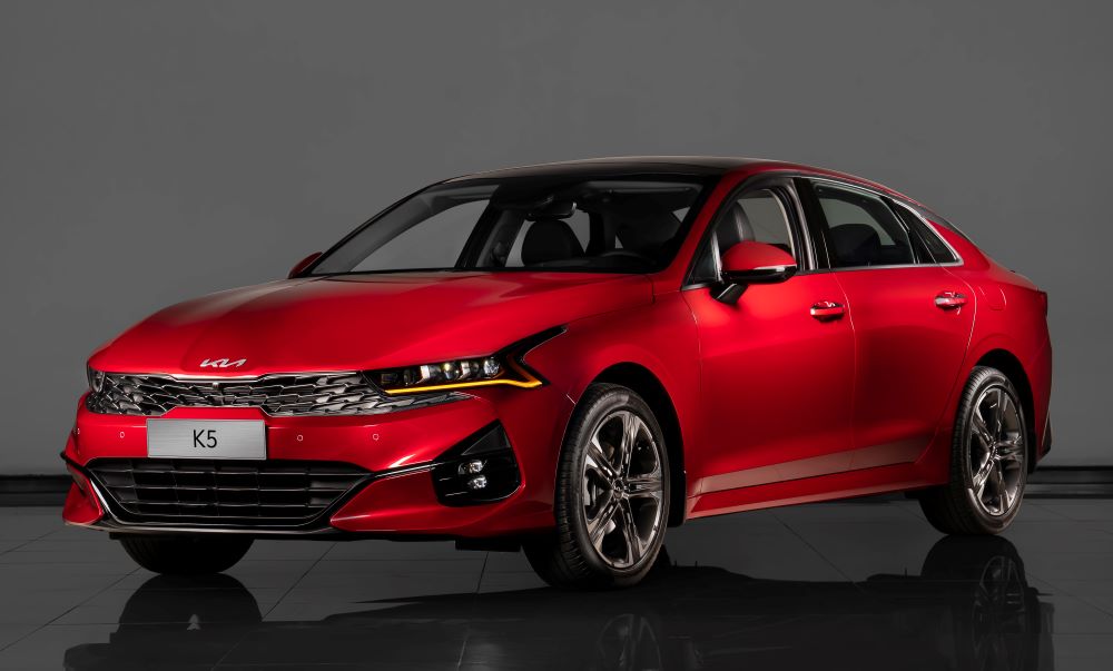 Thay kính chắn gió xe KIA K5 tận nơi