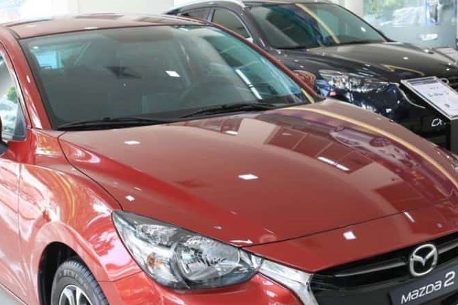 Thay Kính Chắn Gió Xe Mazda 2