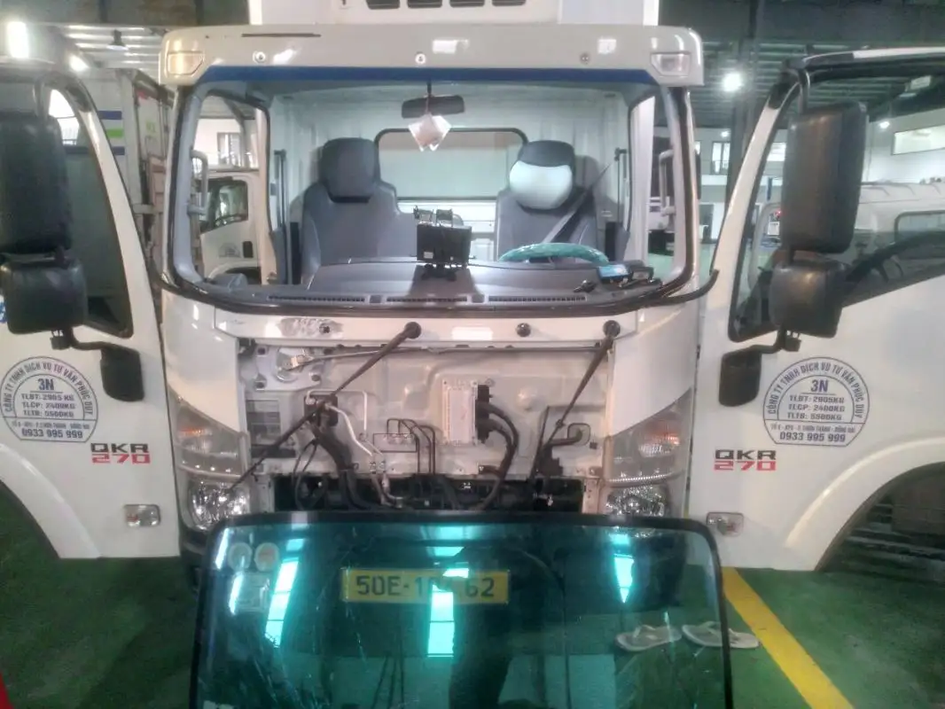 Thay Kính Ô Tô Mất Bao Lâu?