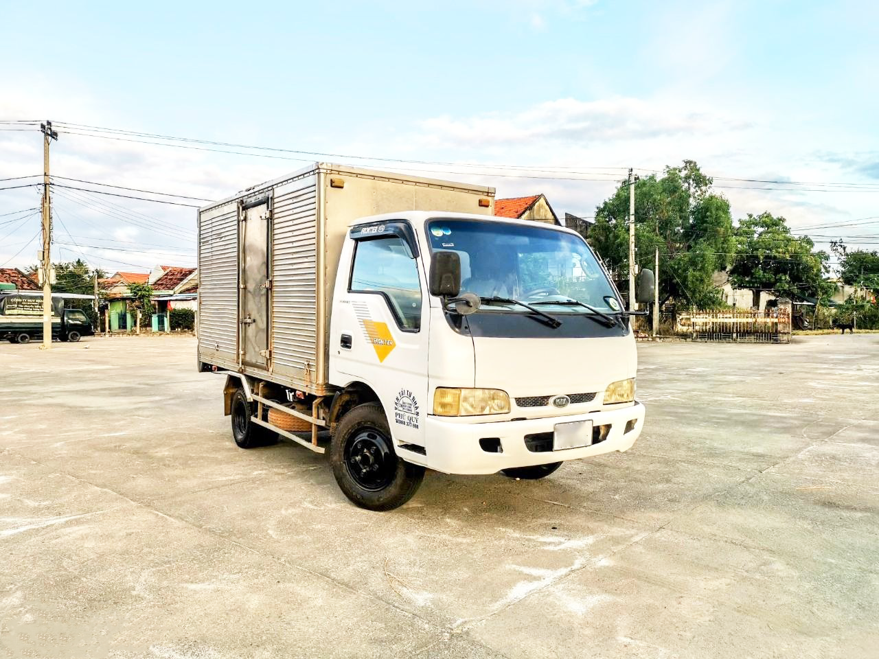 dich-vu-thay-kinh-chan-gio-xe-tai-kia-k3000-tan-noi Dịch vụ thay Kính chắn gió xe tải KIA K3000 tận nơi