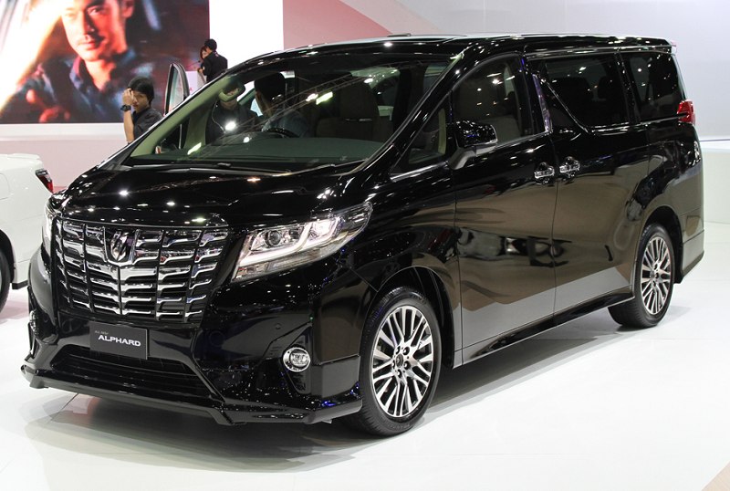 thay-kinh-chan-gio-xe-alphard-luxury Thay Kính Chắn Gió Xe Alphard Luxury