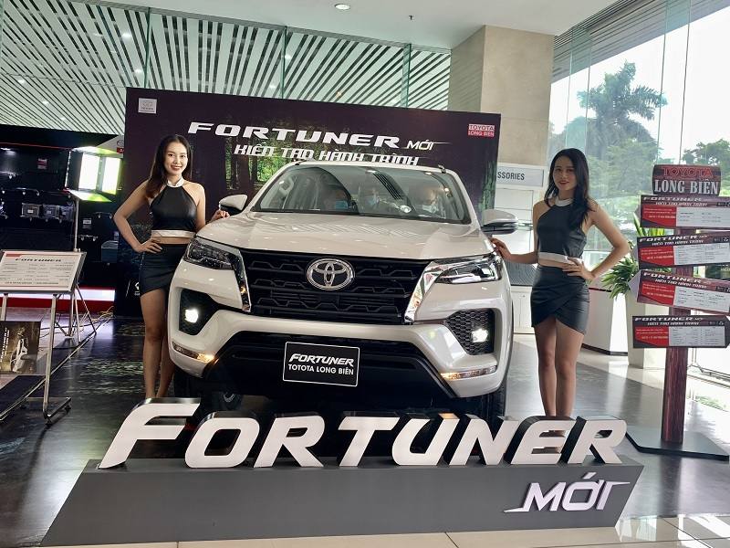 thay-kinh-chan-gio-xe-toyota-fortuner Thay kính chắn gió xe Toyota fortuner