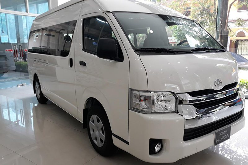 thay-kinh-chan-gio-xe-toyota-hiace Thay Kính Chắn Gió Xe Toyota Hiace