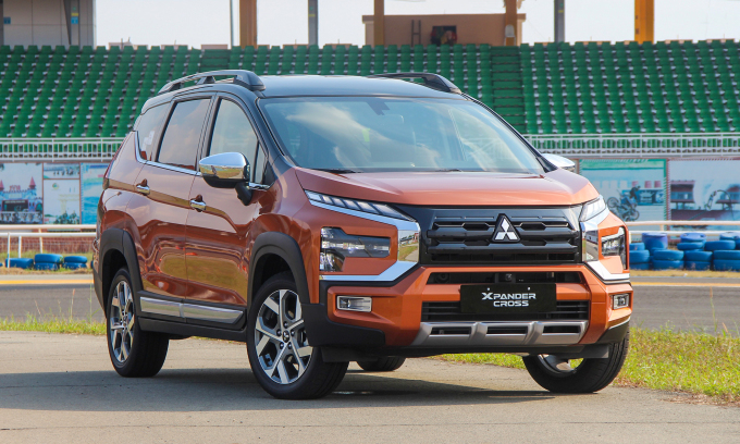 Thay Kính Chắn Gió Xe Mitsubishi Xpander