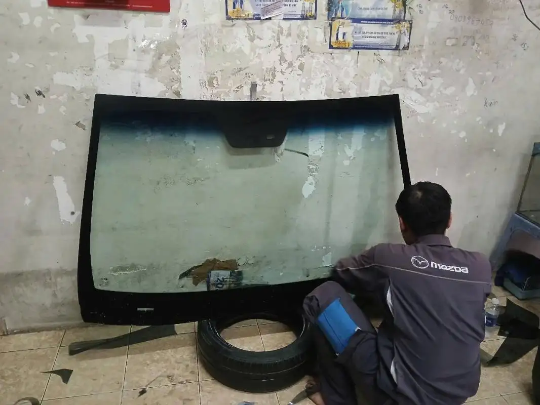 Thay Kính Ô Tô Giá Rẻ Tại Sài Gòn