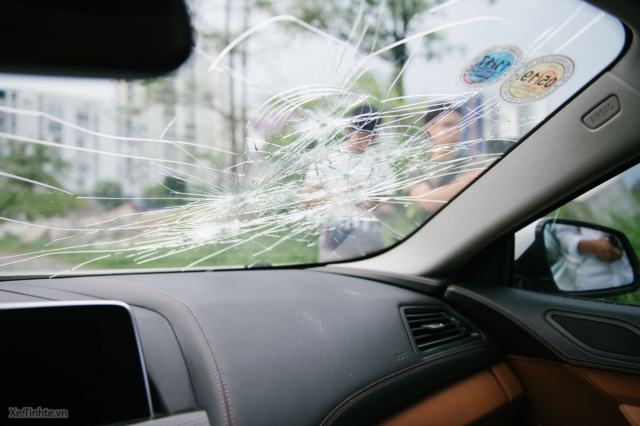 Sự khác biệt giữa kính chắn gió cường lực và kính nhiều lớp