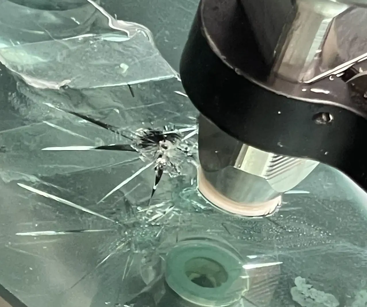 Dịch vụ thay kính xe ô tô Dịch vụ thay kính xe ô tô