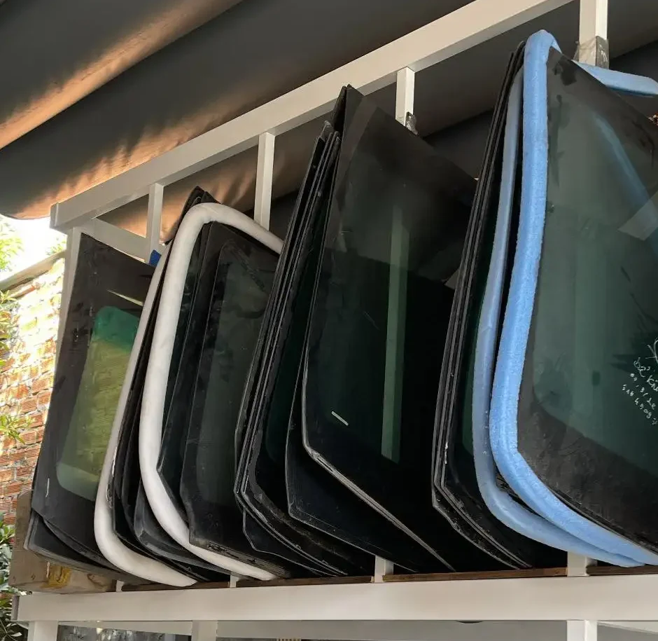 Dịch vụ thay kính xe ô tô Dịch vụ thay kính xe ô tô