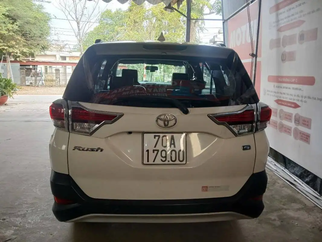 Thay Kính Ô Tô Mất Bao Lâu?