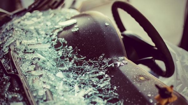 THAY KÍNH LÁI XE Ô TÔ