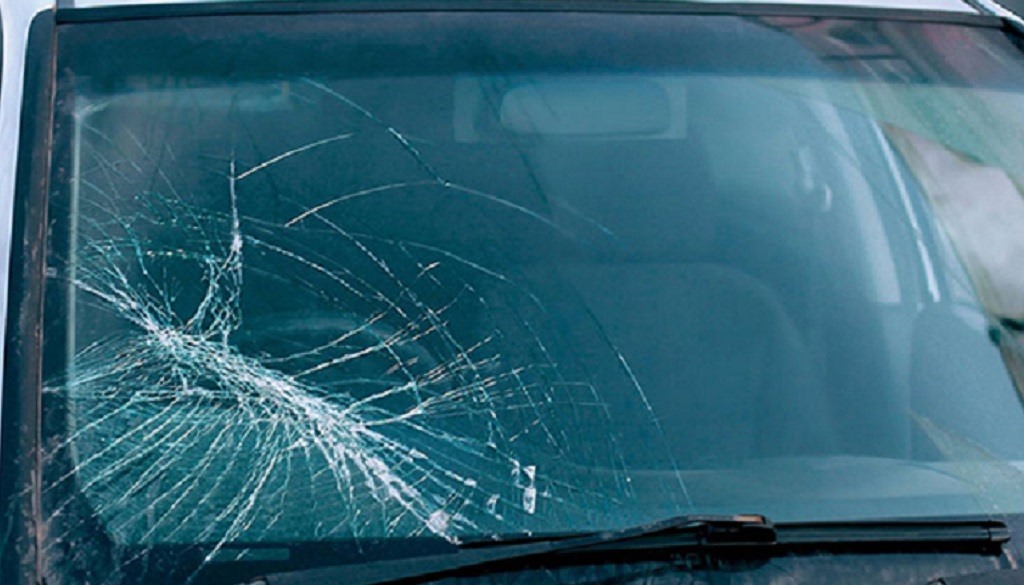 Thay Kính Lái Xe Ô Tô