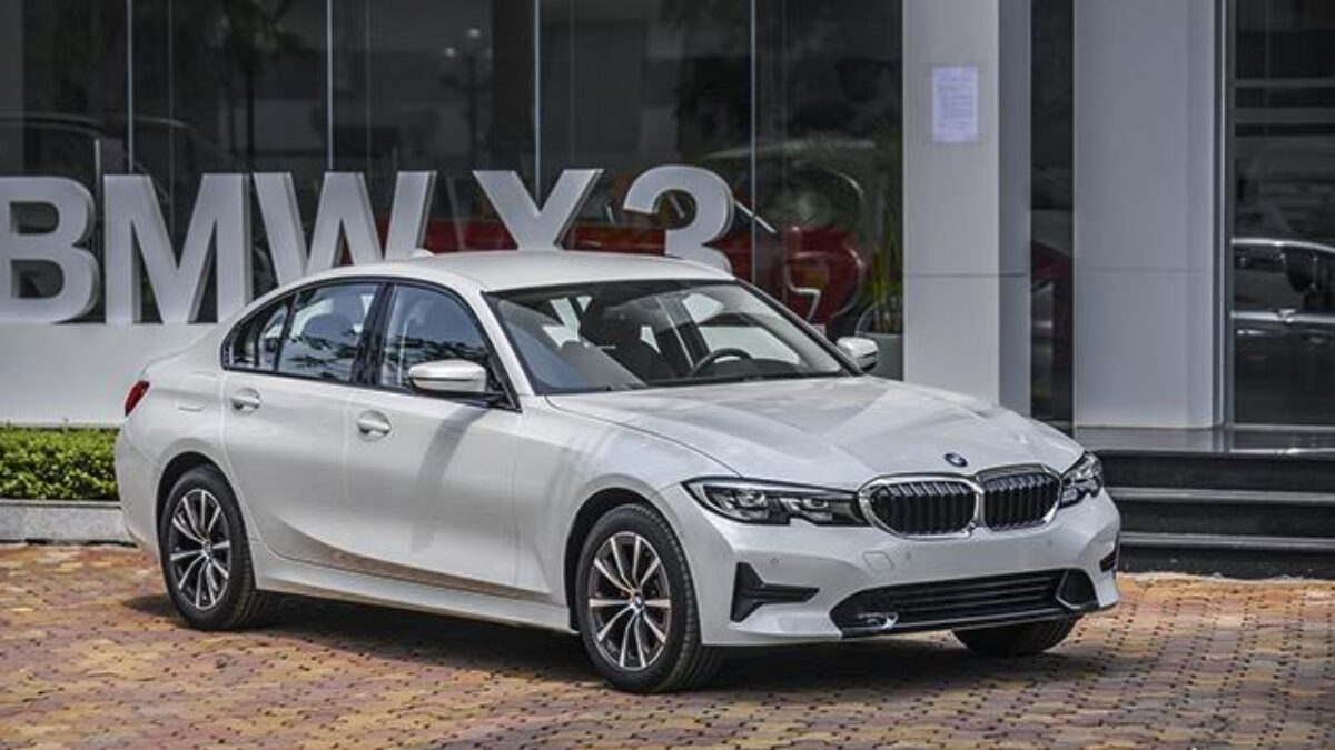 Thay Kính chắn gió xe BMW 320i