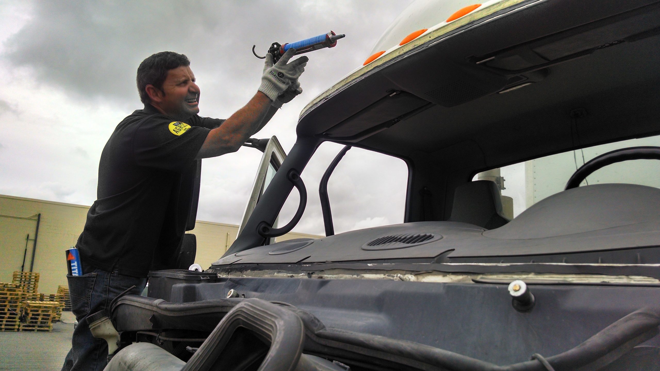 Thay Kính chắn gió xe tải Teraco 100