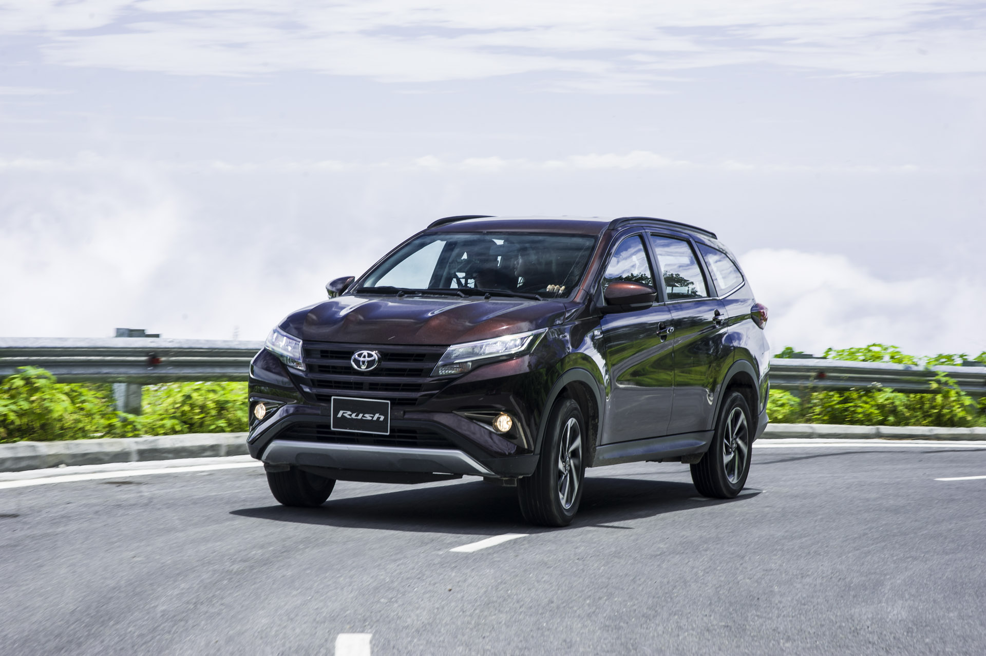 Thay Kính Chắn Gió Xe Toyota Rush