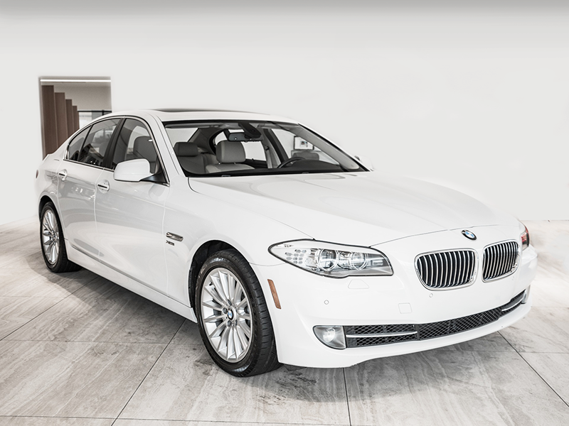 Kính chắn gió xe BMW 535i