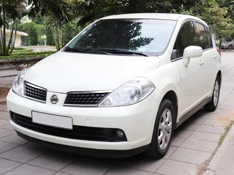 thay-kinh-chan-gio-xe-nissan-tiida thay Kính chắn gió xe Nissan Tiida