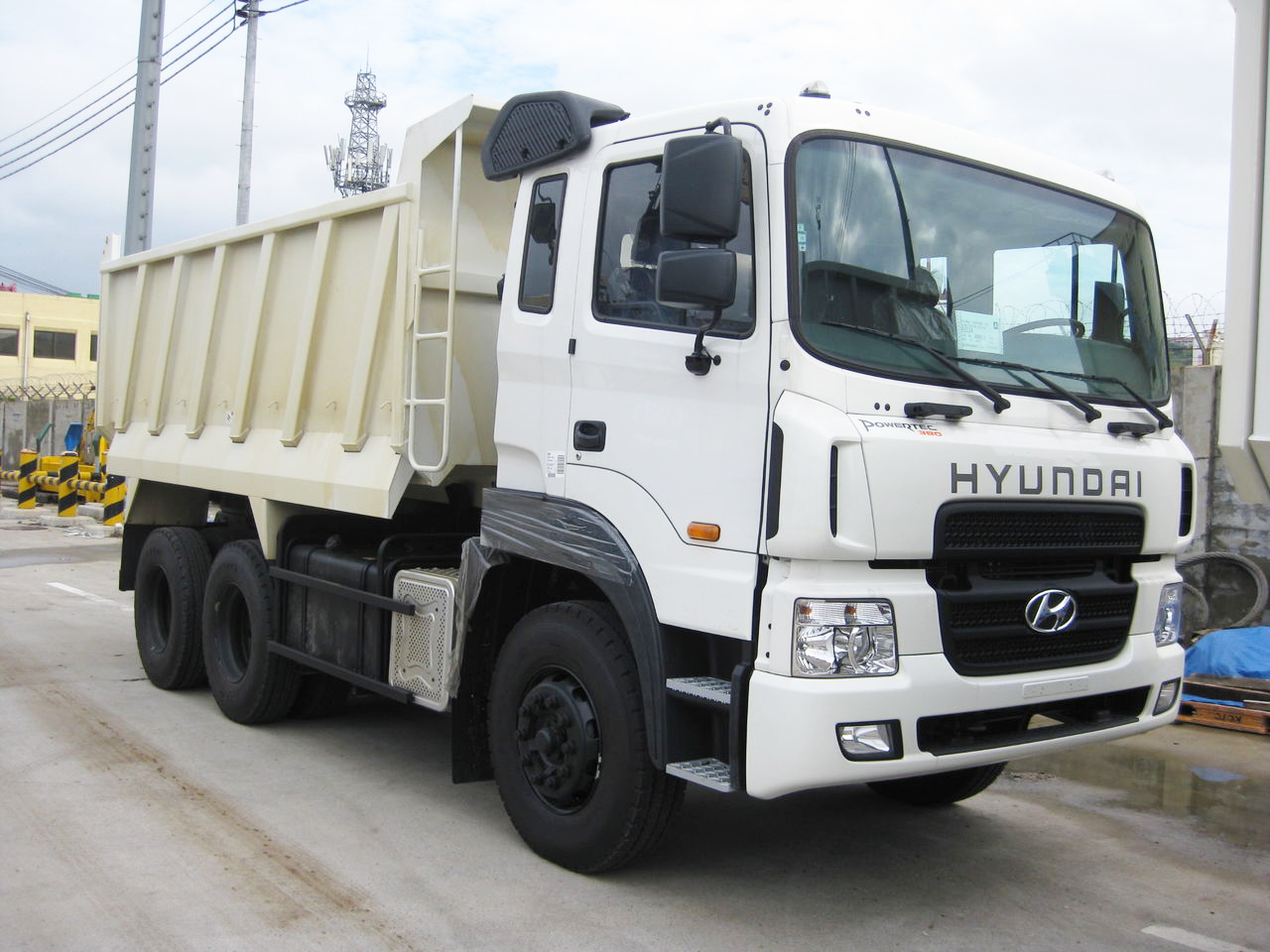 thay-kinh-chan-gio-xe-tai-huyndai-9-tan thay Kính chắn gió xe tải Hyundai 9 tấn