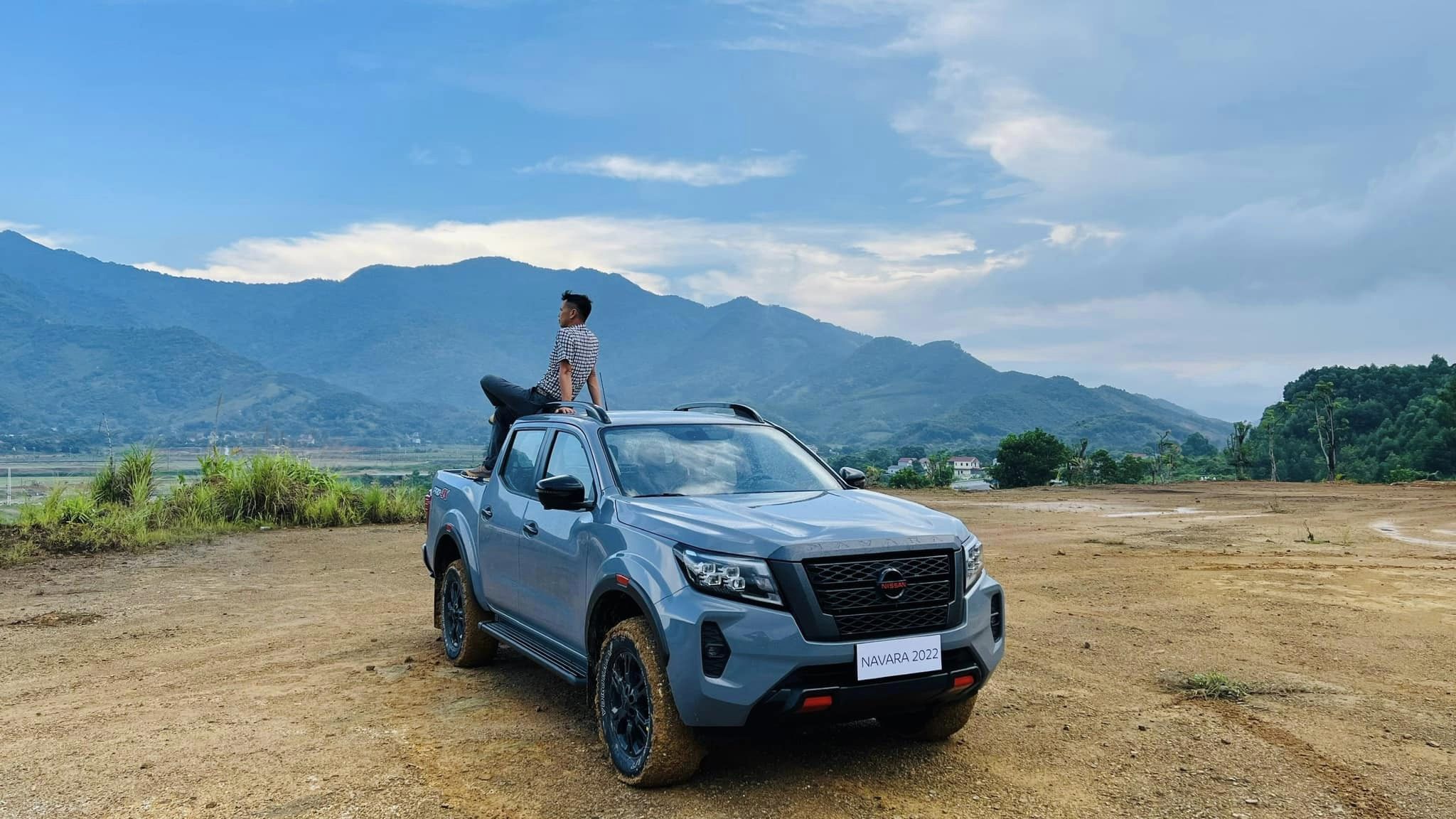 Thay Kính Chắn Gió Xe Nissan Navara