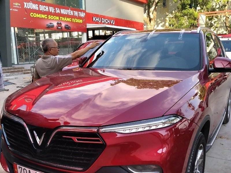 Thay Kính Chắn Gió Xe Ford Escape