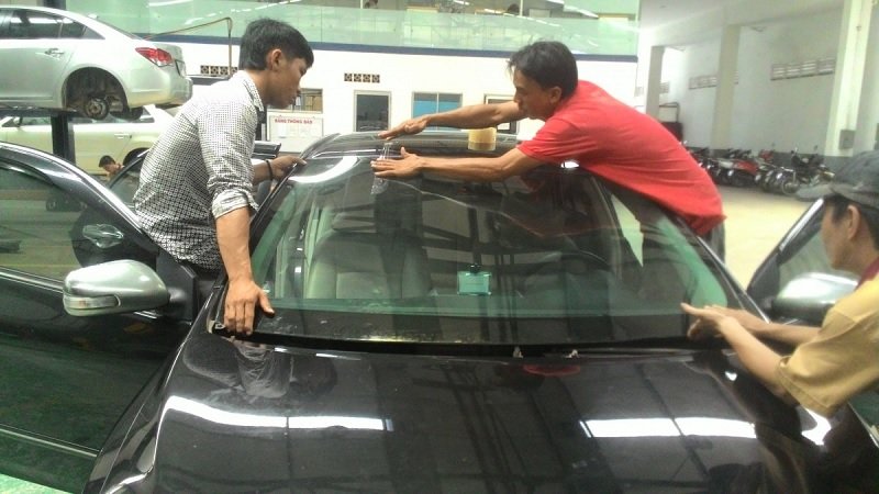 Thay Kính Chắn Gió Xe Honda Civic