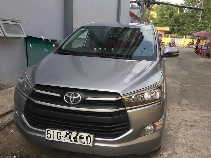 kính chắn gió xe innova 2008