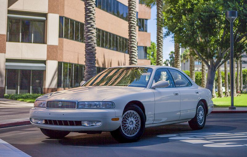 Thay Kính Chắn Gió Xe Mazda 929